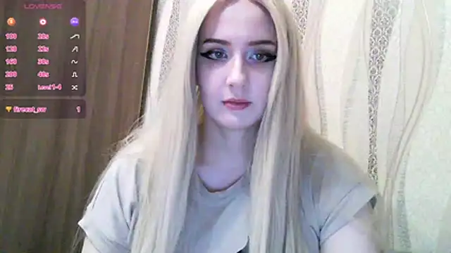 Snapshot of Nikki_Rose chatting on December 2, 4:35 pm Nikki Rose online show from December 2, 4:35 pm