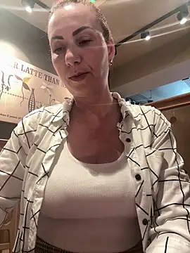 pervimilf online show from April 27, 10:02 am