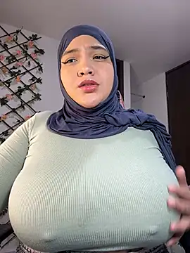 Snapshot of sweetmuslim01 chatting on March 18, 3:20 am sweetmuslim01 online show from March 18, 3:20 am