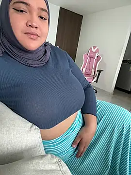 Snapshot of sweetmuslim01 chatting on July 12, 8:44 pm sweetmuslim01 online show from July 12, 8:44 pm