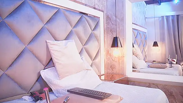 crystal gilton online show from February 19, 7:10 pm