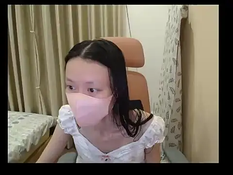 Lil-Cherries online show from June 12, 11:20 am