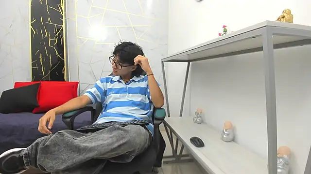 Zoro V online show from November 9, 7:34 pm