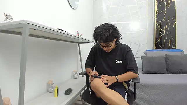 Zoro V online show from November 16, 7:41 pm