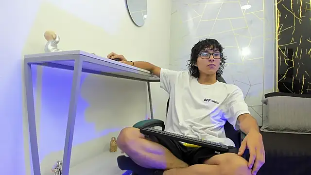 Zoro V online show from November 29, 7:50 pm