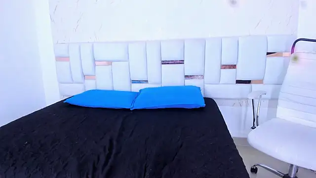 Snapshot of Anabella_BigBoobs chatting on November 14, 11:20 am Anabella BigBoobs online show from November 14, 11:20 am