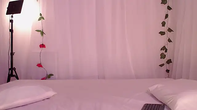 Snapshot of Belladonna_lips chatting on August 2, 1:04 am Belladonna lips online show from August 2, 1:04 am