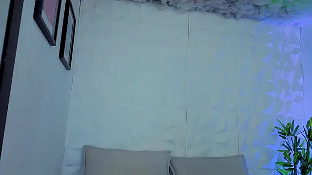 AuroraLanee  online show from December 2, 8:15 pm