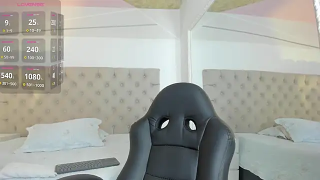 Snapshot of ZarinaWynne chatting on December 1, 8:47 pm ZarinaWynne online show from December 1, 8:47 pm