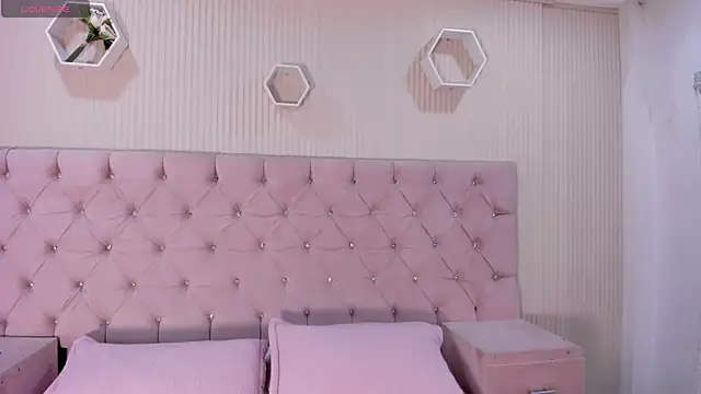 ZarinaWynne online show from June 25, 2:32 pm