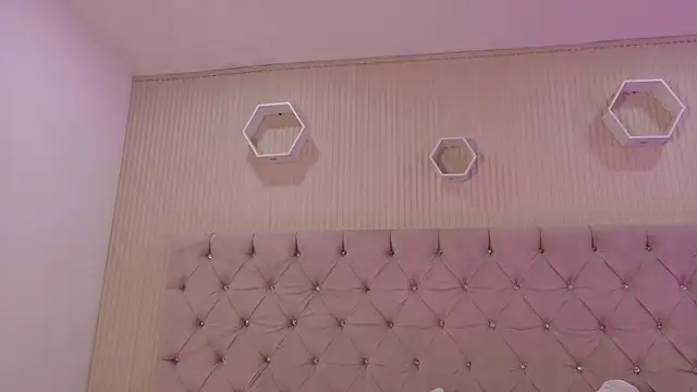 ZarinaWynne online show from July 17, 1:51 pm