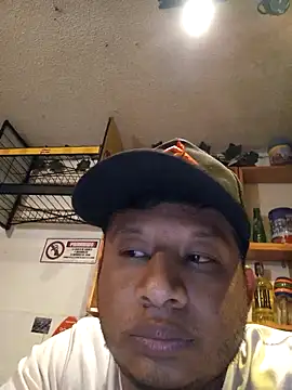 themorenofit08 online show from March 1, 11:18 pm