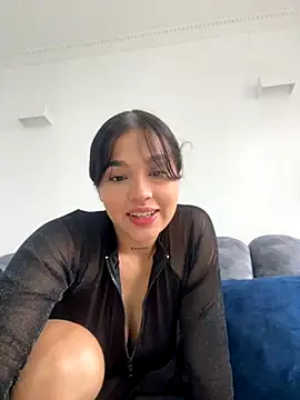 Miia Hoot online show from November 29, 2:09 pm