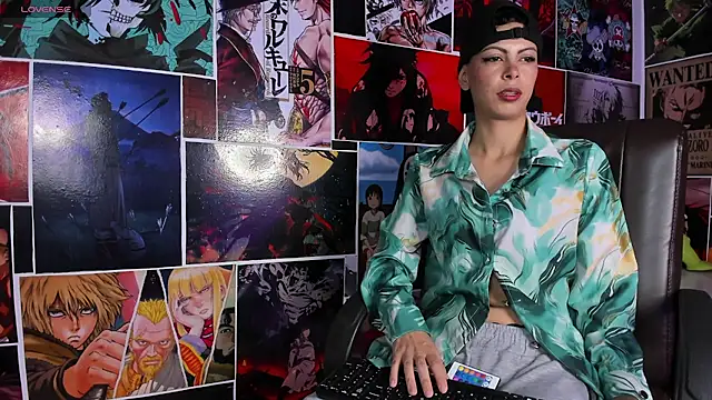 Snapshot of AliceMadnes chatting on July 10, 6:43 pm AliceMadnes online show from July 10, 6:43 pm
