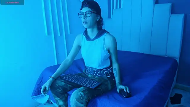 Snapshot of AliceMadnes chatting on July 12, 6:43 pm AliceMadnes online show from July 12, 6:43 pm