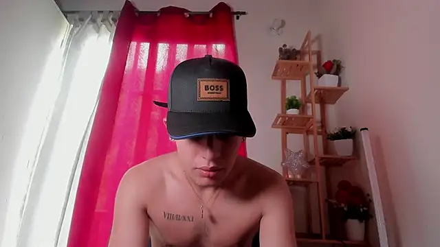 Snapshot of latiin_boy21 chatting on November 20, 5:45 pm latiin boy21 online show from November 20, 5:45 pm