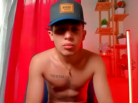 Snapshot of latiin_boy21 chatting on November 27, 7:49 pm latiin boy21 online show from November 27, 7:49 pm