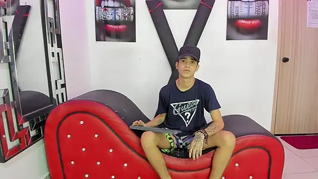 WHITHET BOYS online show from November 25, 1:33 pm