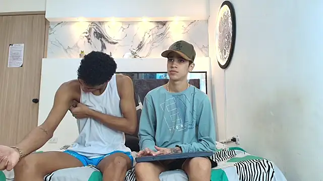 WHITHET BOYS online show from December 2, 1:28 pm