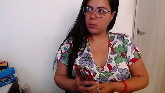 Snapshot of LorieFerrer chatting on March 7, 4:22 pm LorieFerrer online show from March 7, 4:22 pm