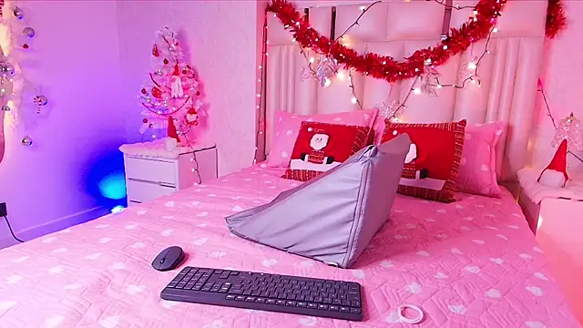 alanarose18 online show from December 14, 7:18 pm