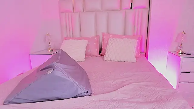 alanarose18 online show from March 10, 7:19 pm