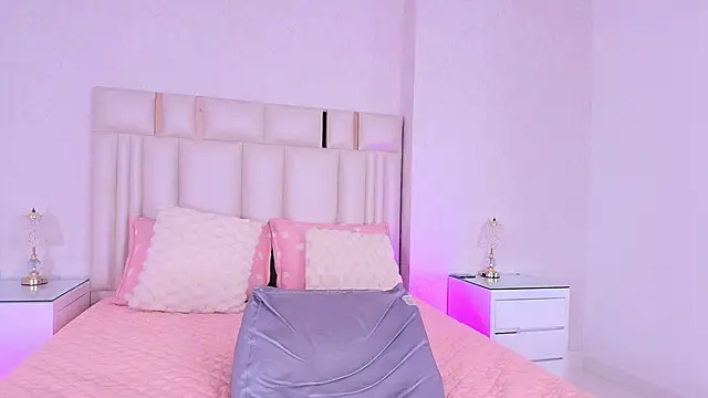 alanarose18 online show from April 29, 7:20 pm