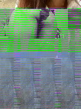 Snapshot of luna-sisi chatting on January 18, 6:06 am luna-sisi online show from January 18, 6:06 am