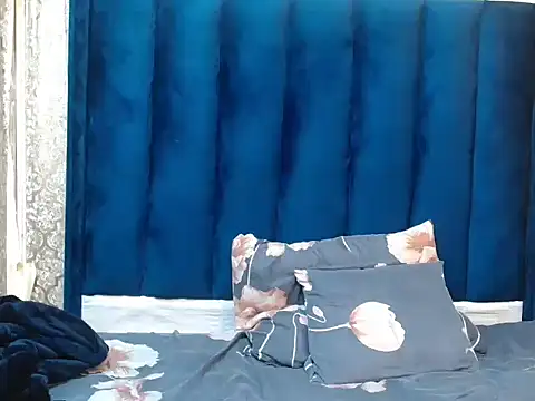 SlimBitch202 online show from December 3, 12:58 pm