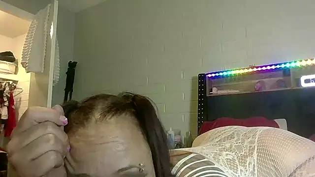 Snapshot of nikkibae33 chatting on June 17, 1:45 pm nikkibae33 online show from June 17, 1:45 pm