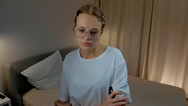 LilianGlenna online show from November 18, 11:14 am