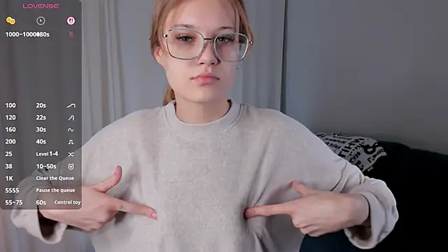 LilianGlenna online show from December 4, 11:30 am