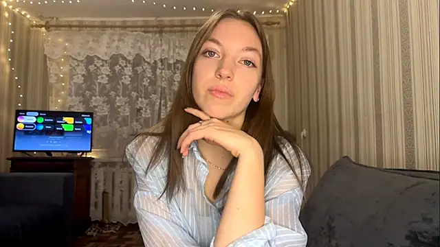 CarliBatas online show from November 21, 4:38 pm