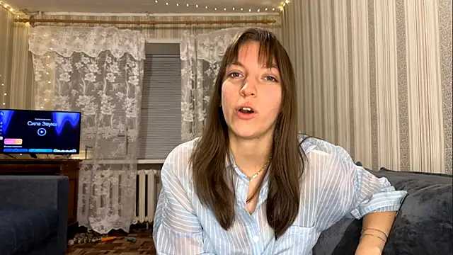 CarliBatas online show from December 3, 5:55 pm