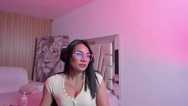 katemooss  online show from November 21, 12:15 pm