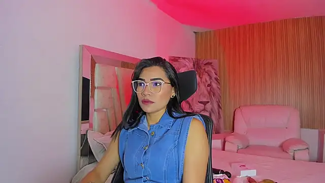 katemooss  online show from November 22, 12:26 pm