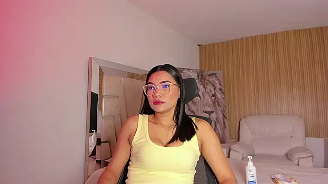 katemooss  online show from November 23, 12:16 pm