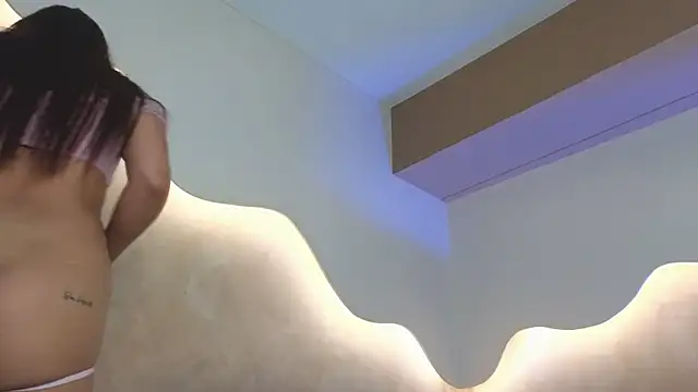 BellaRooux online show from February 4, 12:33 pm