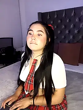 NikkiBotero online show from November 14, 9:24 pm