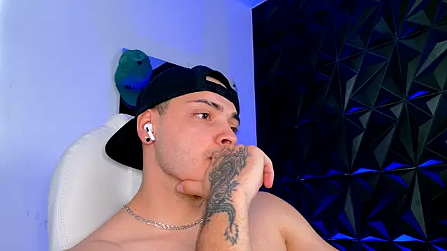 Maxwell Dupont online show from November 30, 6:45 pm