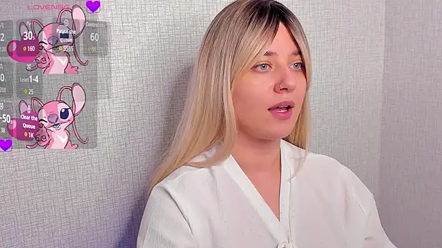 Snapshot of Cherry_B1isss chatting on November 18, 9:52 pm Cherry B1isss online show from November 18, 9:52 pm