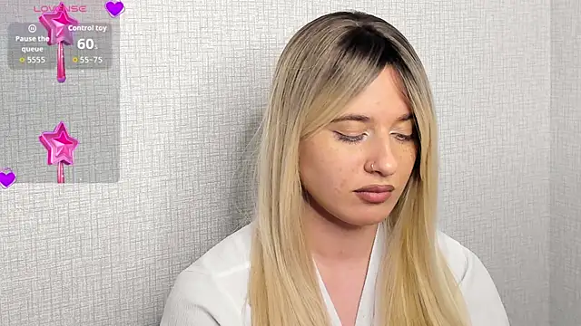 Snapshot of Cherry_B1isss chatting on November 22, 9:47 pm Cherry B1isss online show from November 22, 9:47 pm