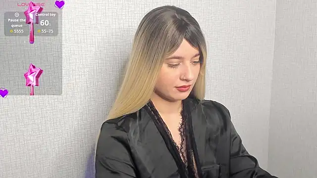 Snapshot of Cherry_B1isss chatting on November 26, 8:10 pm Cherry B1isss online show from November 26, 8:10 pm