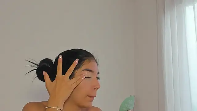 lunnarosse online show from November 23, 1:11 pm