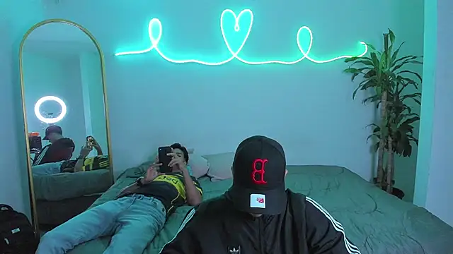 shark boy28 online show from December 2, 12:05 am