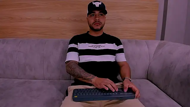 Snapshot of 4ndrees_ chatting on November 13, 7:13 pm 4ndrees online show from November 13, 7:13 pm