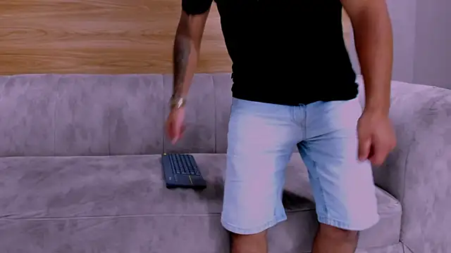 Snapshot of 4ndrees_ chatting on December 19, 2:13 pm 4ndrees online show from December 19, 2:13 pm