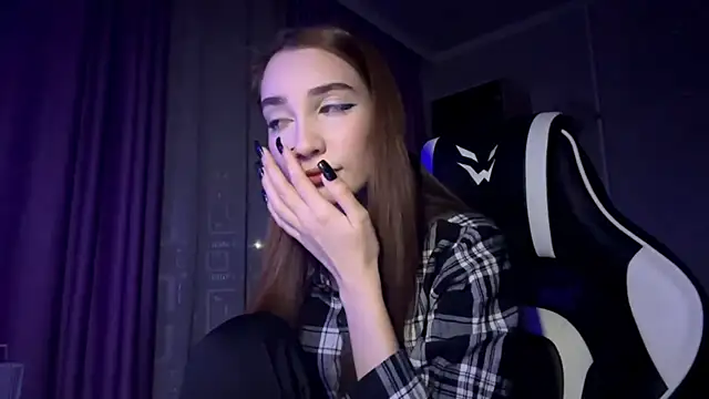 HollyPaw online show from November 26, 8:43 pm