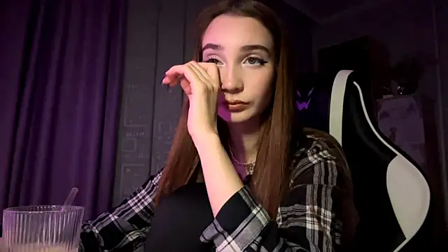 HollyPaw online show from November 29, 5:16 pm