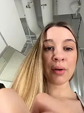Snapshot of SashaCatt chatting on June 27, 12:22 pm SashaCatt online show from June 27, 12:22 pm
